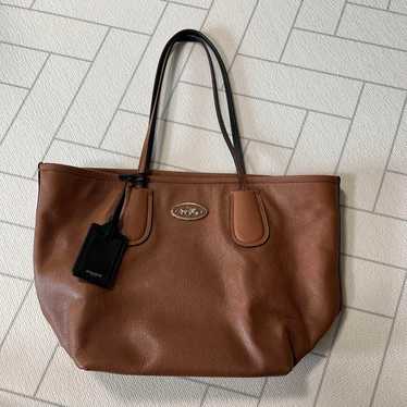 Coach shoulder bag tote bag.