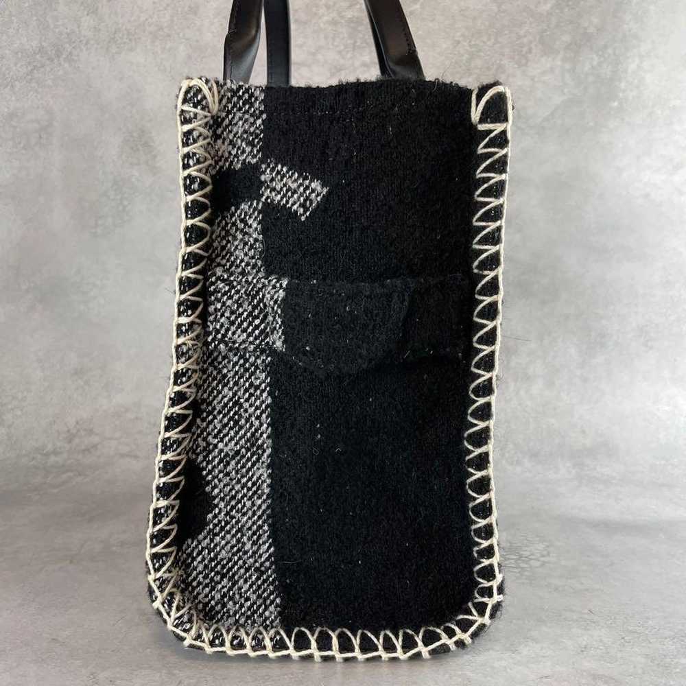 Excellent Condition Marc Jacobs Blanket Tote with… - image 4