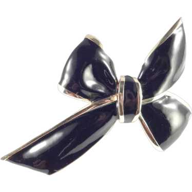 VALENTINO ヴァレンティノ エナメル 大判 ブローチ ブローチ VALENTINO(ヴァレンティノ) レディース - 海外通販のBUYMA