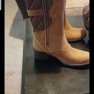 Women boots size 8 - image 1