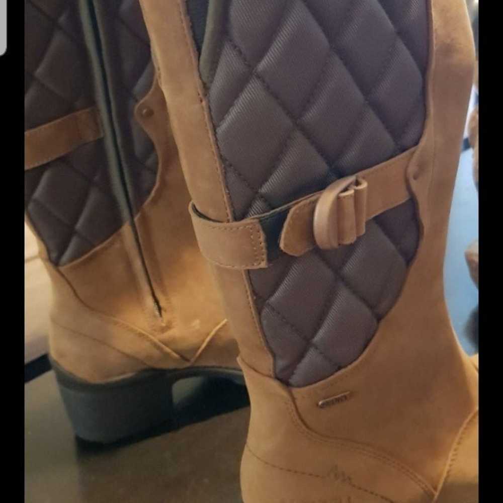 Women boots size 8 - image 3