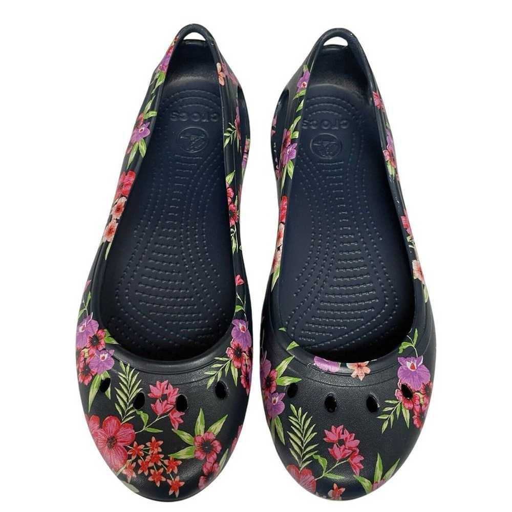 Crocs Kadee Tropical Floral Navy Pink Graphic Fla… - image 2