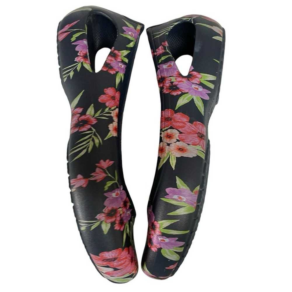 Crocs Kadee Tropical Floral Navy Pink Graphic Fla… - image 3