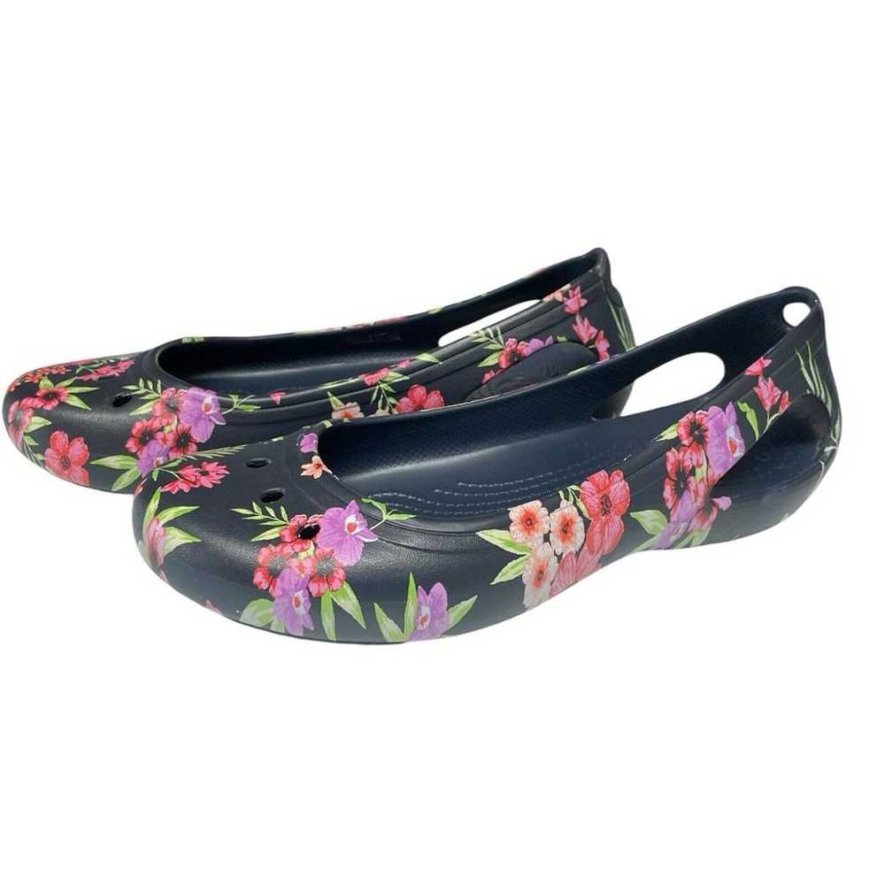 Crocs Kadee Tropical Floral Navy Pink Graphic Fla… - image 5