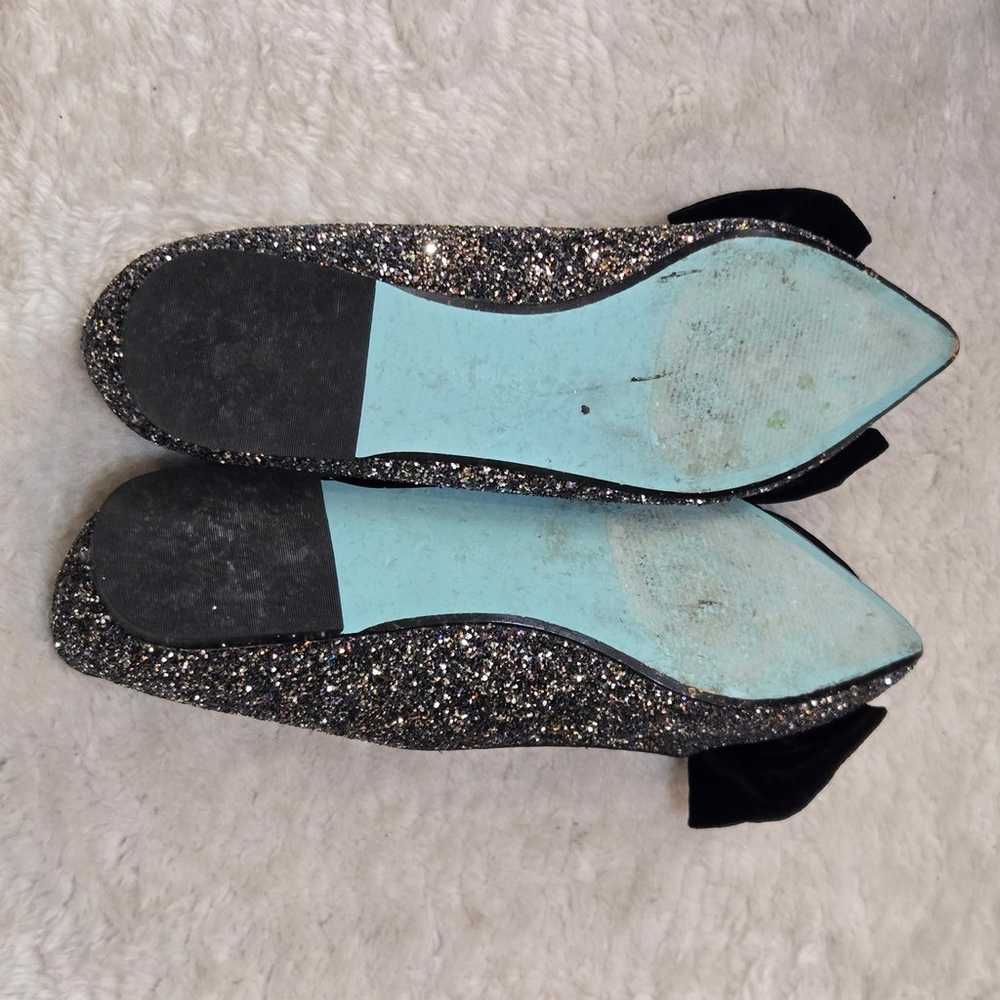 Betsey Johnson Silvery Glittered Flats with Black… - image 4