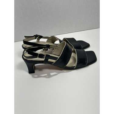 Talbots Black Leather Beige Trim Sandals Size 8 N… - image 1