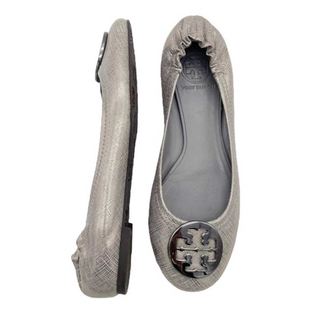 Tory Burch Reva Flat Silver Pewter Leather Large … - image 3