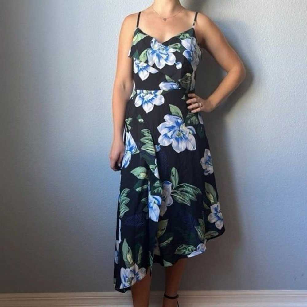 Banana Republic Black Floral Asymmetrical Sleevel… - image 5