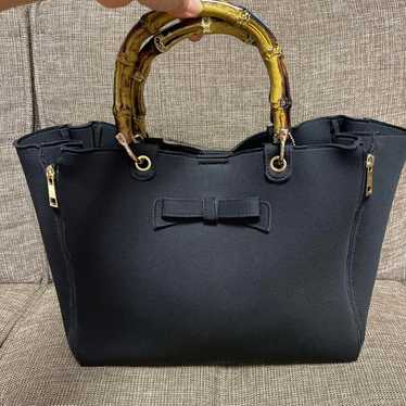 Ms. Gracy black handbag with bamboo handle and rib