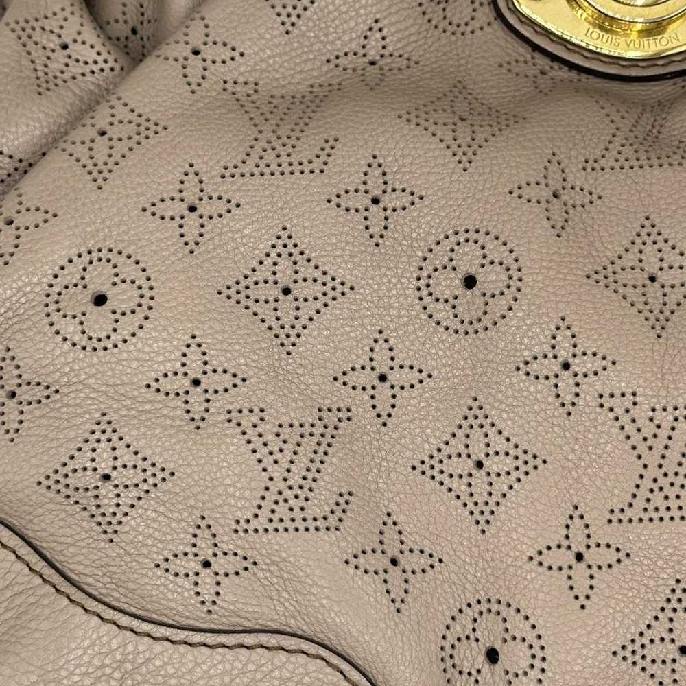 Louis Vuitton Mahina leather handbag - image 7