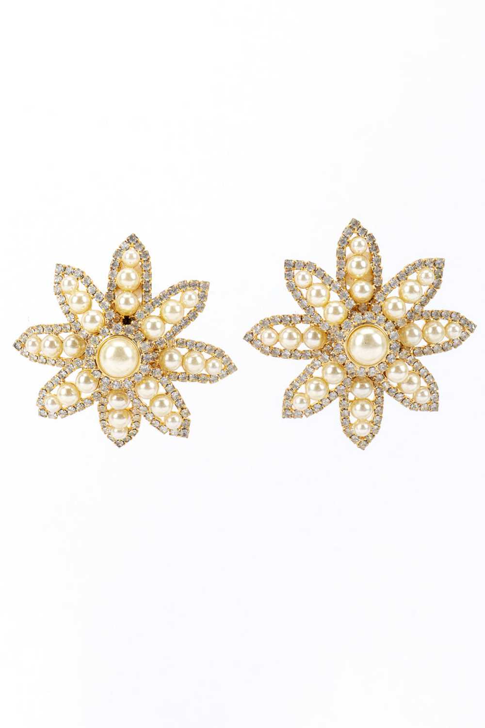 MARIE FERRÁ Pearl & Rhinestone Flower Earrings - image 4