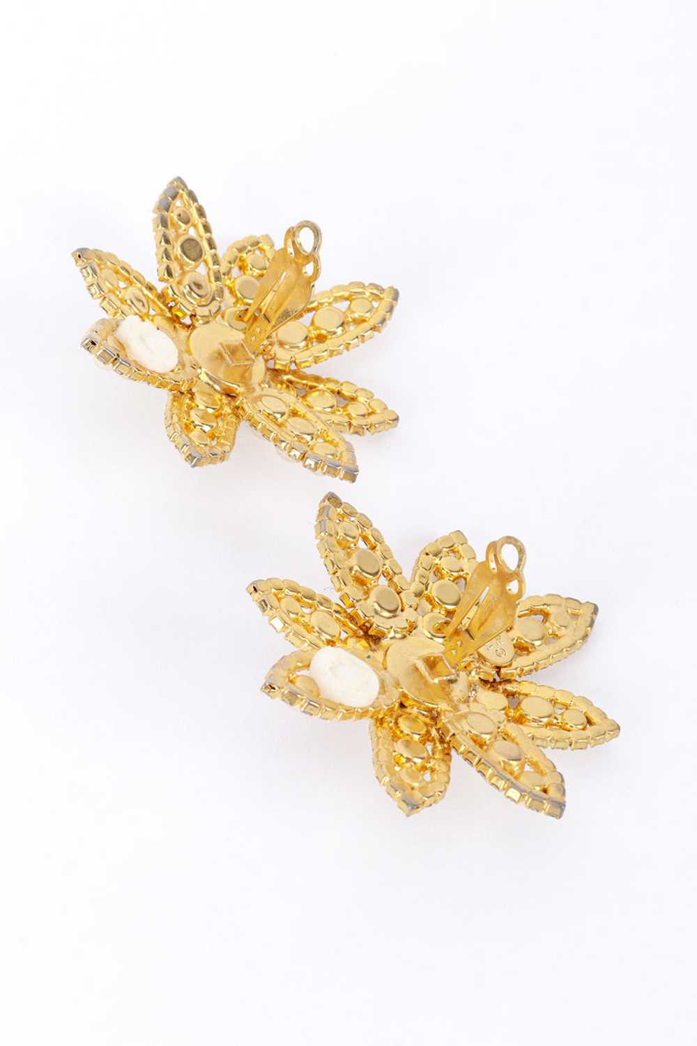 MARIE FERRÁ Pearl & Rhinestone Flower Earrings - image 7