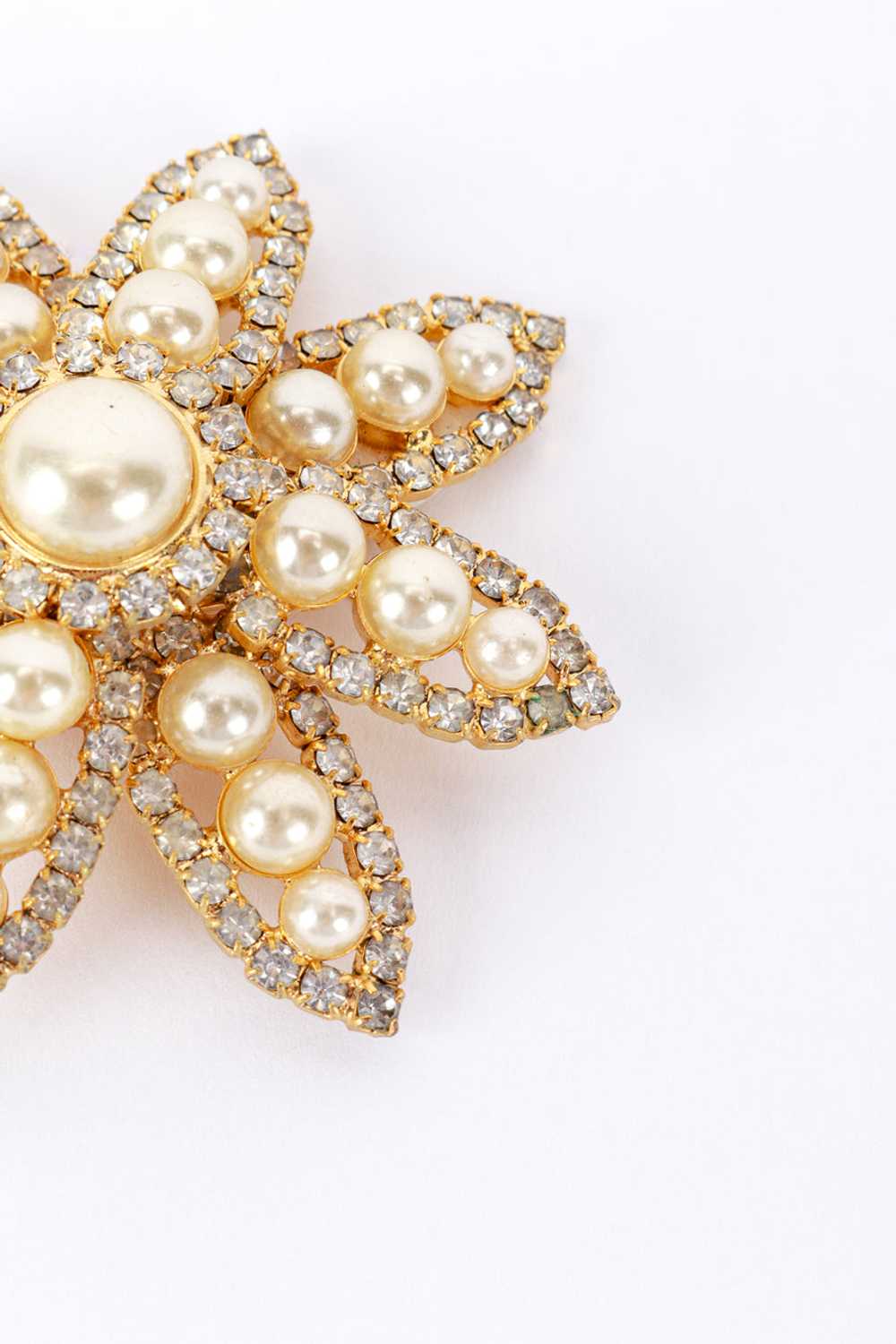 MARIE FERRÁ Pearl & Rhinestone Flower Earrings - image 9