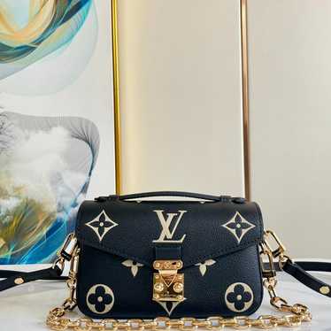 Louis Vuitton Shoulder Bags