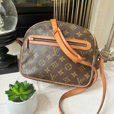 ✅ Auth Louis Vuitton Monogram Sac Senlis Crossbody