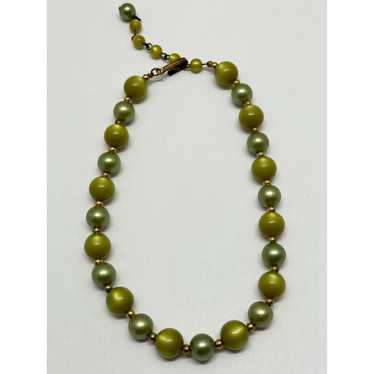 Vintage Vintage green moon glow beaded necklace - image 1