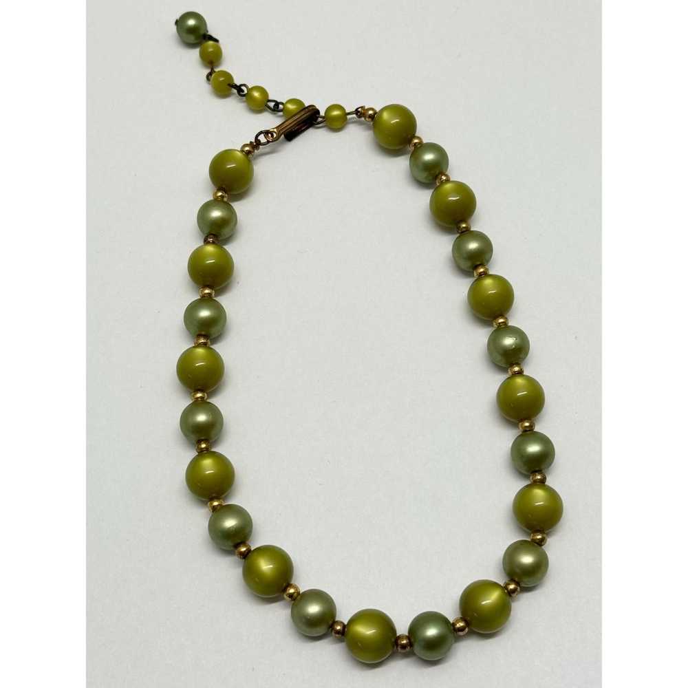 Vintage Vintage green moon glow beaded necklace - image 2