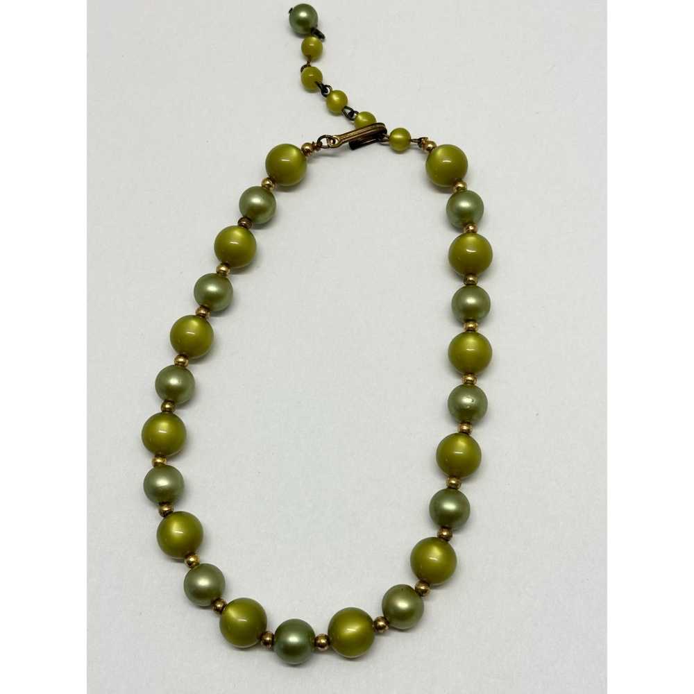 Vintage Vintage green moon glow beaded necklace - image 3