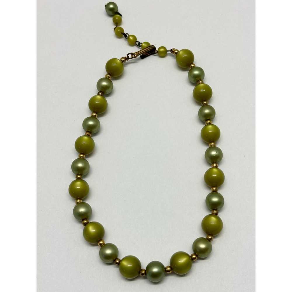 Vintage Vintage green moon glow beaded necklace - image 4