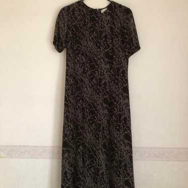 Floral pattern short-sleeved long dress.