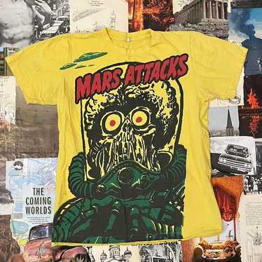 Mars attacks graphic tee yellow