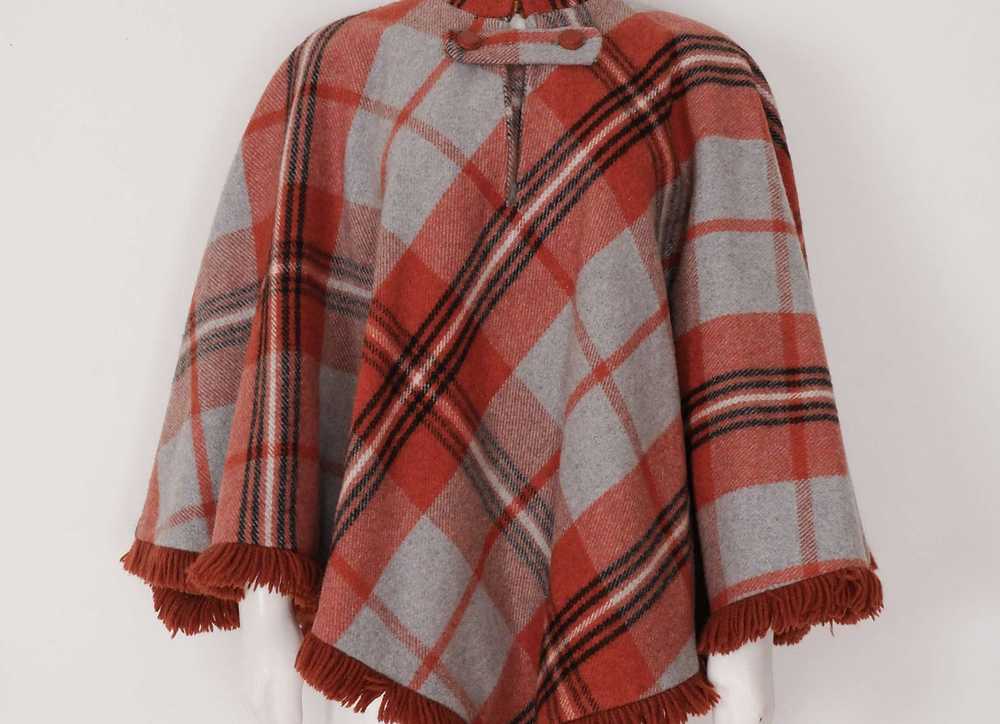 1950s Red and Gray Plaid Cape with Red Satin Lini… - image 2