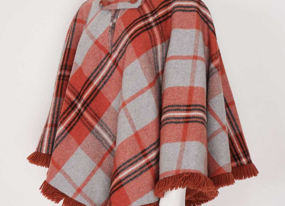 1950s Red and Gray Plaid Cape with Red Satin Lini… - image 3