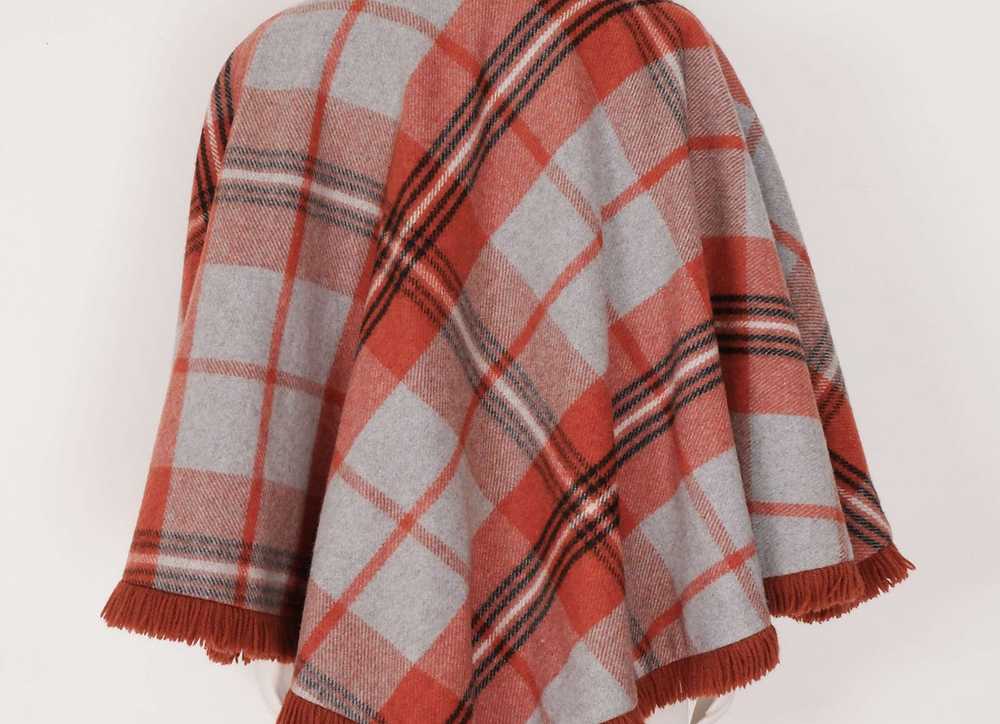 1950s Red and Gray Plaid Cape with Red Satin Lini… - image 5