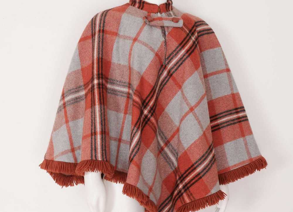 1950s Red and Gray Plaid Cape with Red Satin Lini… - image 6