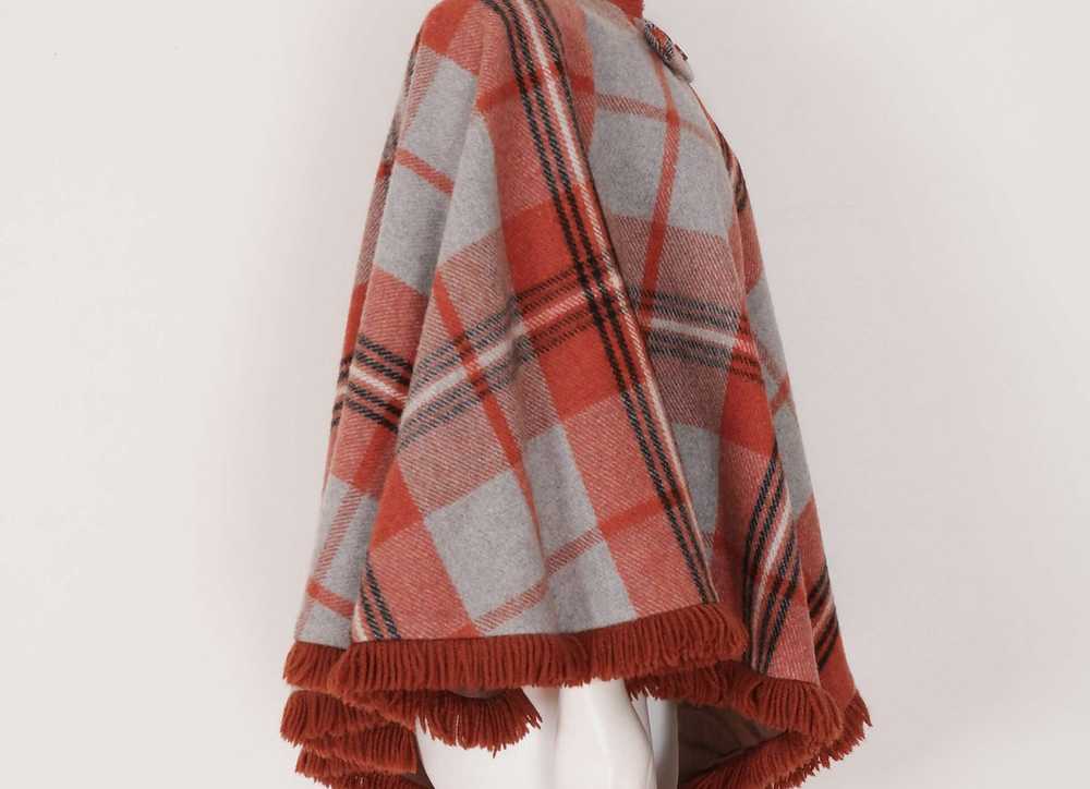 1950s Red and Gray Plaid Cape with Red Satin Lini… - image 7