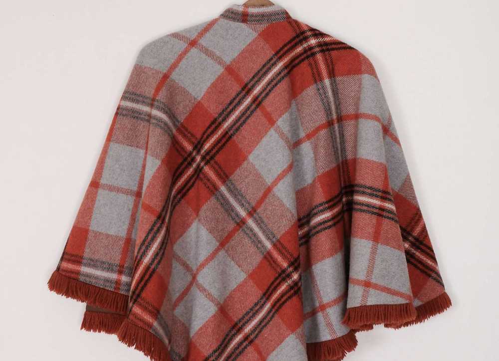 1950s Red and Gray Plaid Cape with Red Satin Lini… - image 8