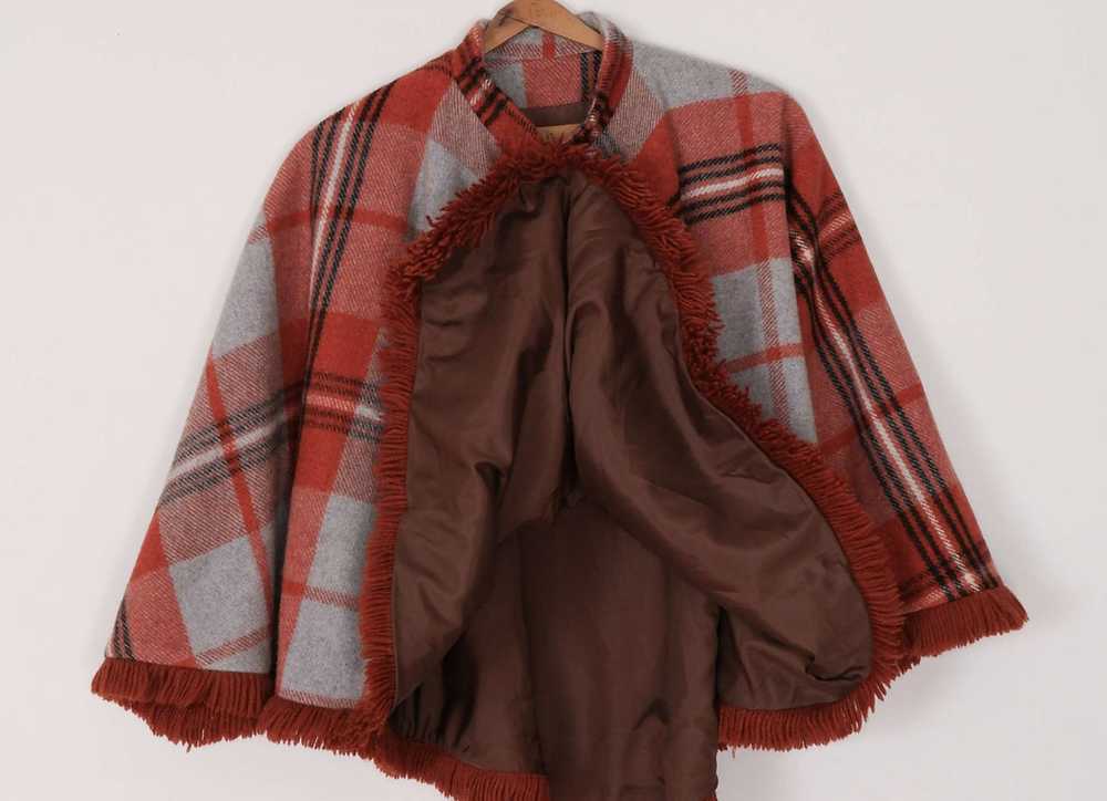 1950s Red and Gray Plaid Cape with Red Satin Lini… - image 9