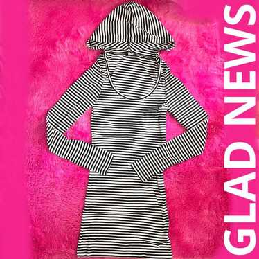 GLAD NEWS Border Hoodie One Piece [Heisei Gyaru] - image 1