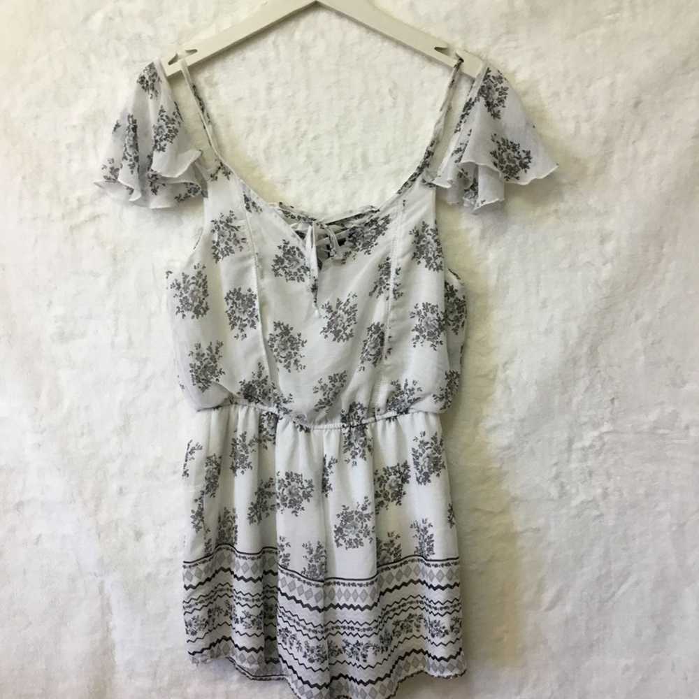 Other Trixxi White Flower Printed Romper - image 3