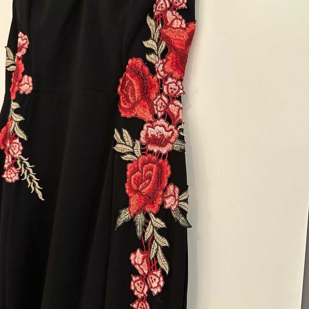 Windsor long dress with embroidered flowers - image 3