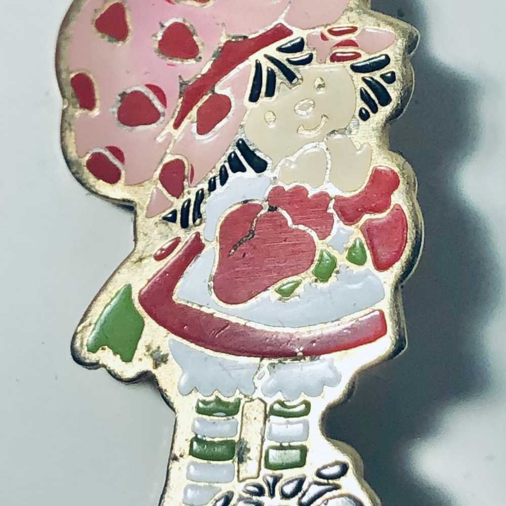 VINTAGE 1980 Strawberry Shortcake Enamel  Pin Exc… - image 1