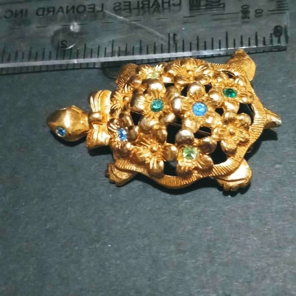 Adorable Vintage Avon Turtle Brooch Pin - image 1