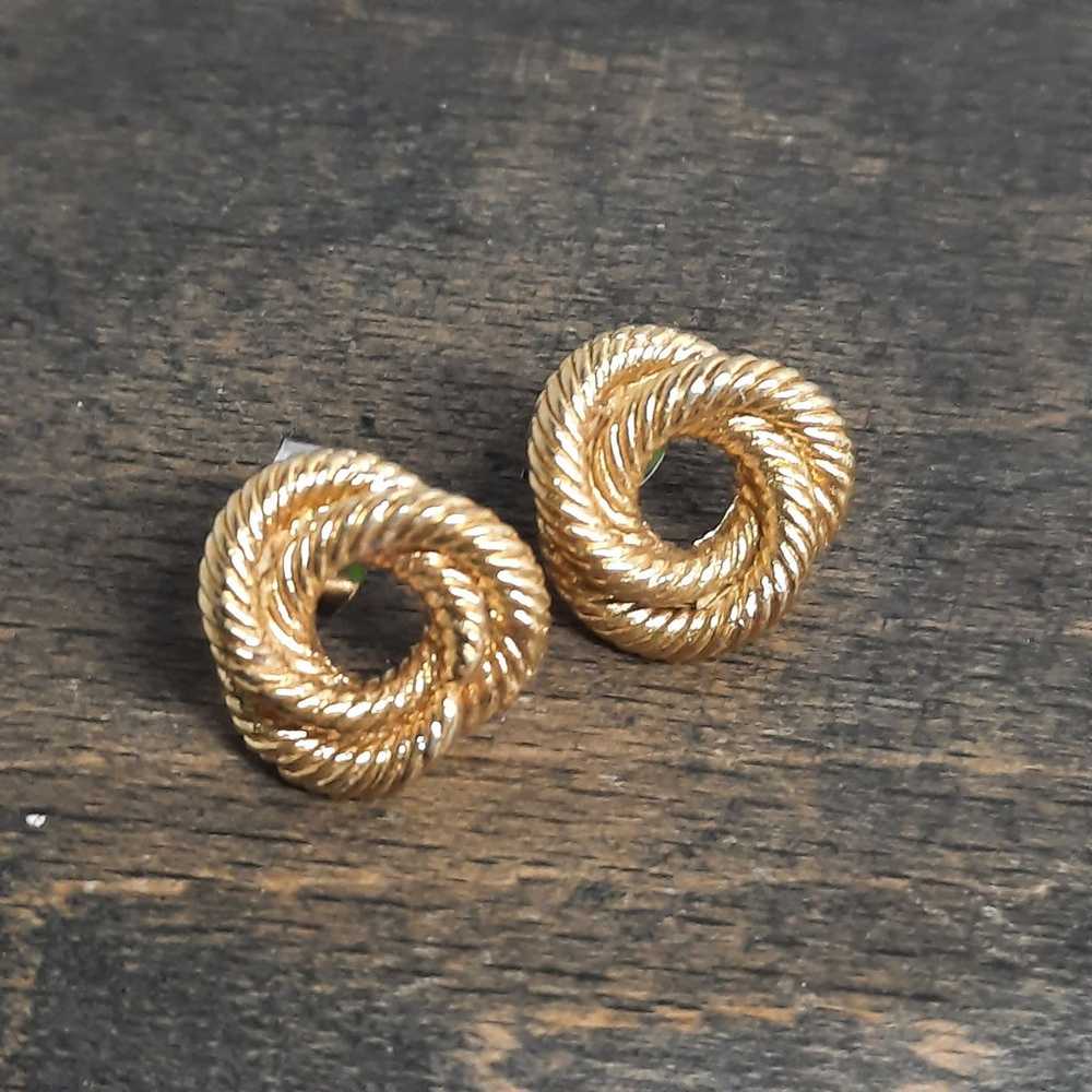 Love knot wreath gold tone earrings vtg - image 1