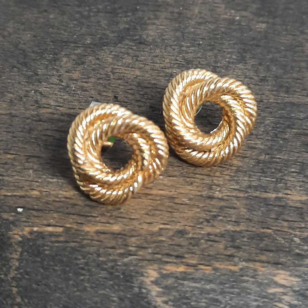 Love knot wreath gold tone earrings vtg - image 2