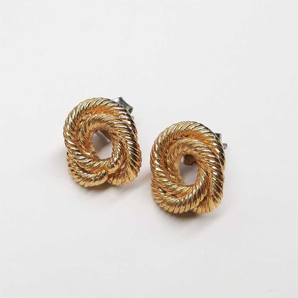 Love knot wreath gold tone earrings vtg - image 3