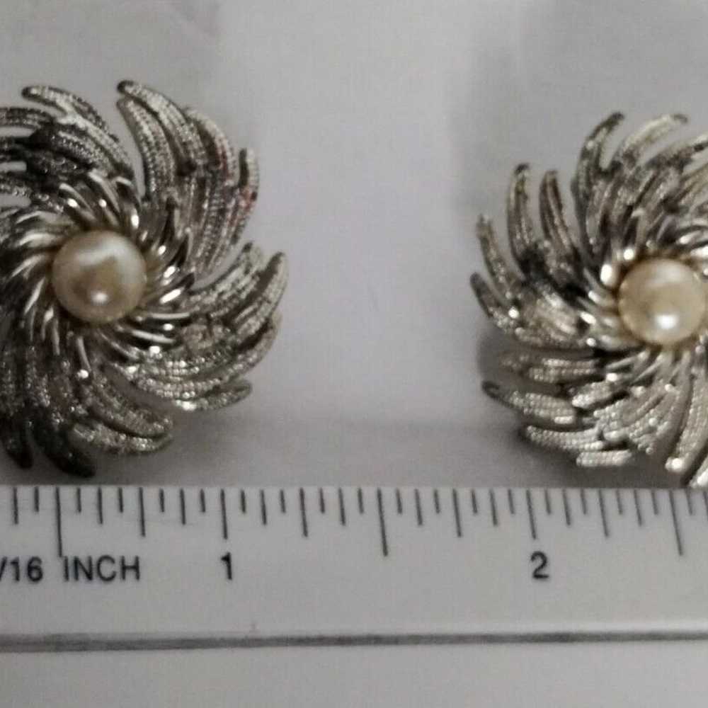 Vtg Sarah Coventry Silver Tone Flower Faux Pearl … - image 3