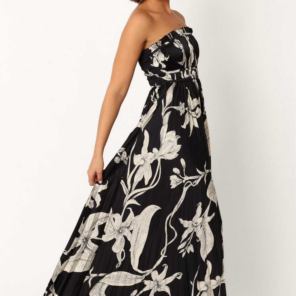 Petal & Pup Angelique Black Floral Strapless Maxi… - image 2