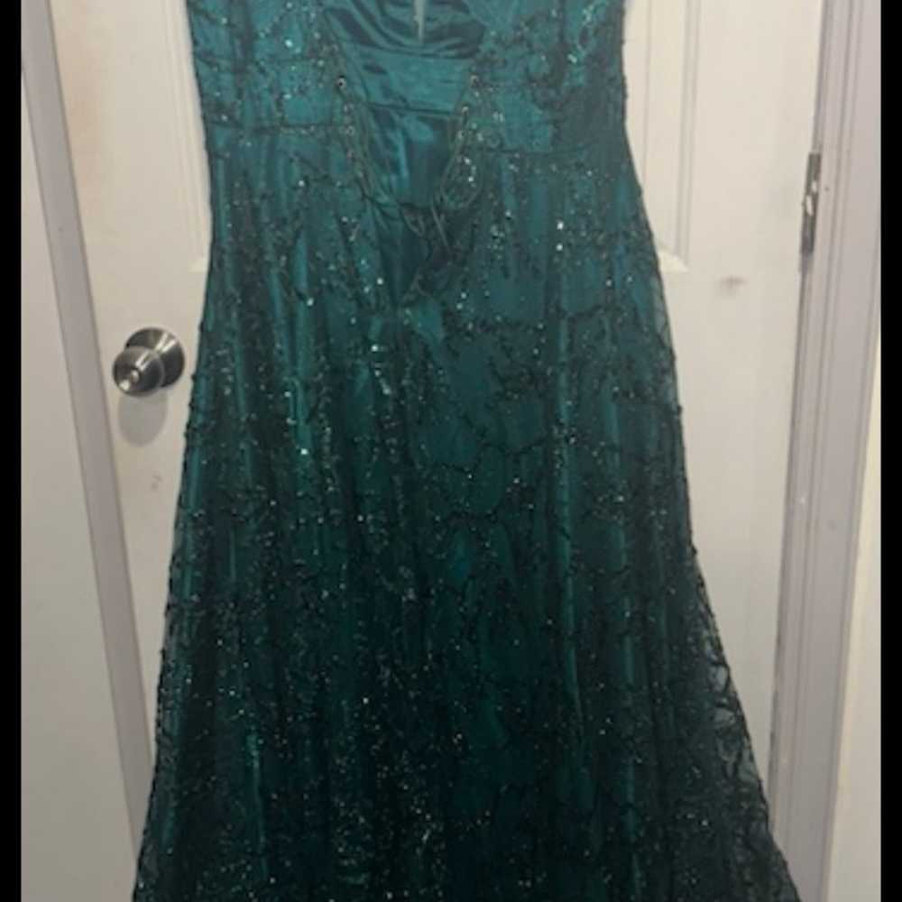 Gorgeous Emerald Green Formal Dress - image 3