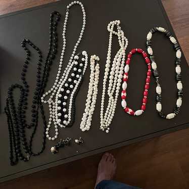 Collection of vintage necklaces and earrings - image 1