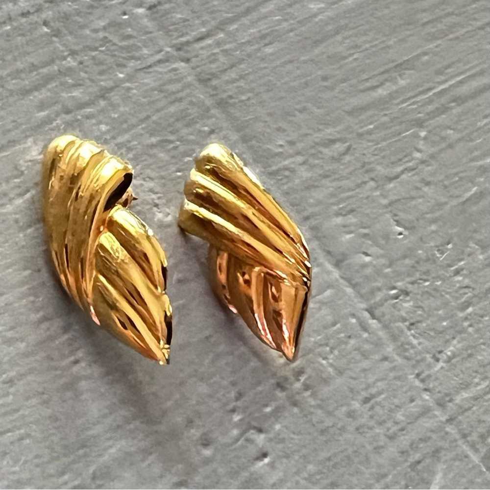 Monet Gold Tone VINTAGE Earrings - image 2