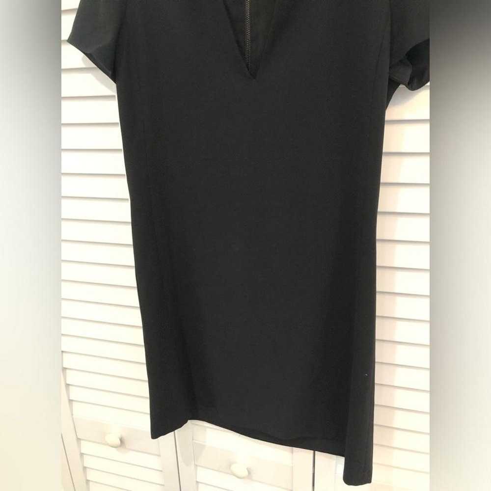 Alice & Olivia Black Short Sleeve Shift Dress - image 5