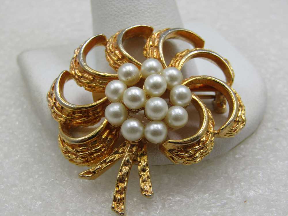 Vintage Spiral Brooch with Faux Pearl Cluster, 19… - image 1