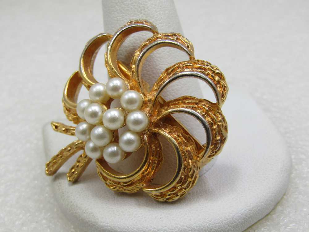 Vintage Spiral Brooch with Faux Pearl Cluster, 19… - image 2