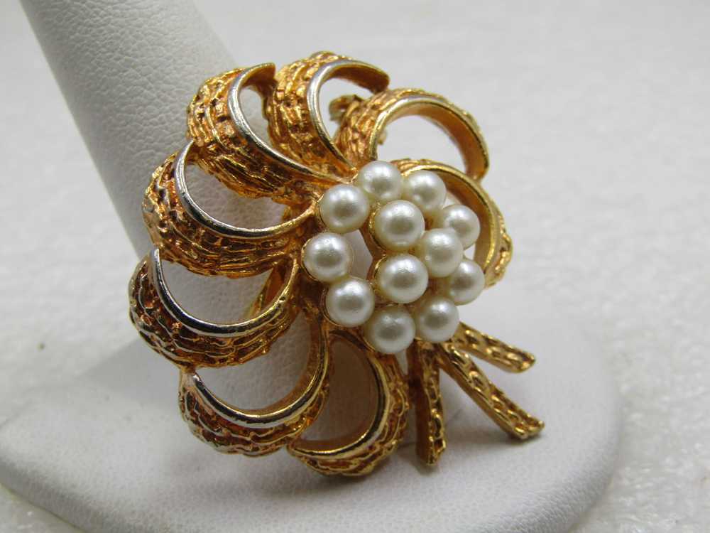 Vintage Spiral Brooch with Faux Pearl Cluster, 19… - image 3