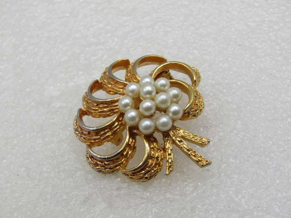 Vintage Spiral Brooch with Faux Pearl Cluster, 19… - image 4